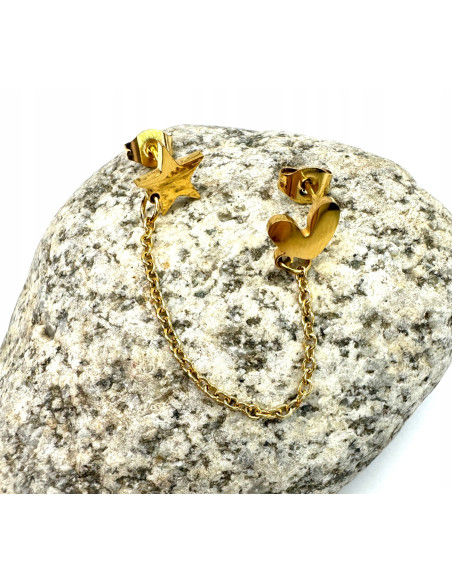 PODWÓJNY Kolczyk ze stali chirurgicznej z łańcuszkiem złoty 1 sztuka