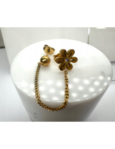 PODWÓJNY Kolczyk ze stali chirurgicznej z łańcuszkiem złoty 1 sztuka