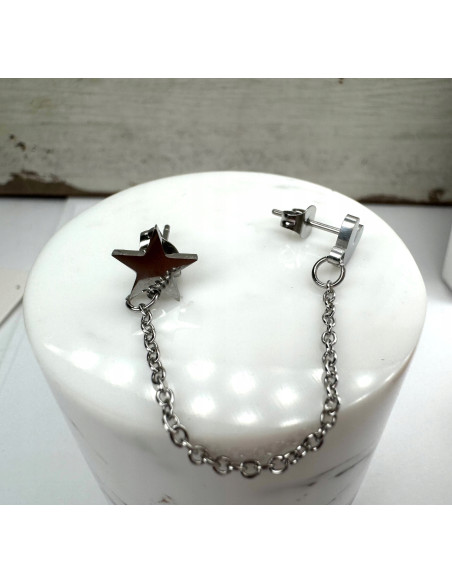 PODWÓJNY Kolczyk ze stali chirurgicznej z łańcuszkiem srebrny 1 sztuka