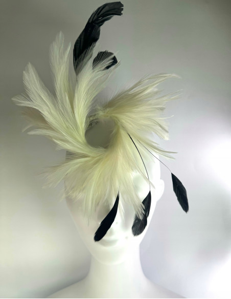 Fascynator na głowę BROSZKA PRZYPINKA Stroik na głowę PIÓRA ecru