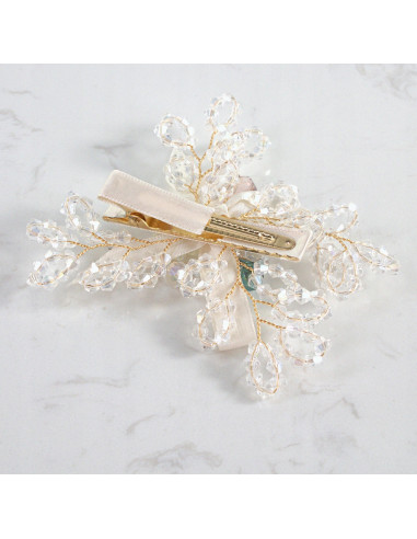 KWIAT Z KRYSZTAŁKAMI KAMIENIE PRZYPINKA OZDOBA...