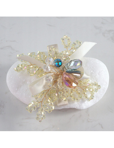 KWIAT Z KRYSZTAŁKAMI KAMIENIE PRZYPINKA OZDOBA...