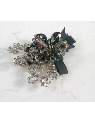 KWIAT Z KRYSZTAŁKAMI KAMIENIE PRZYPINKA OZDOBA...