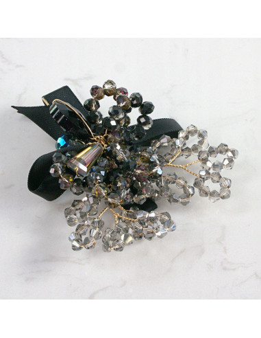 KWIAT Z KRYSZTAŁKAMI KAMIENIE PRZYPINKA OZDOBA...