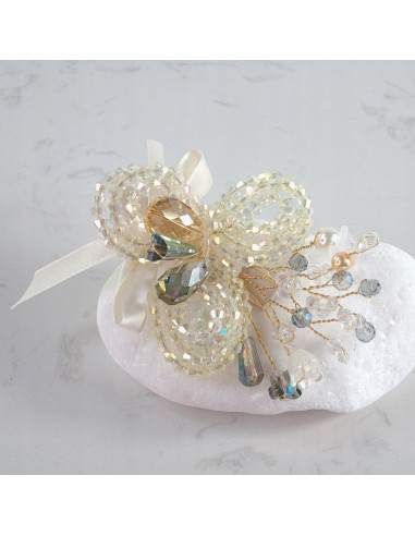 KWIAT Z KRYSZTAŁKAMI KAMIENIE PRZYPINKA OZDOBA...