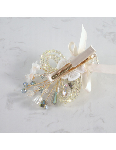 KWIAT Z KRYSZTAŁKAMI KAMIENIE PRZYPINKA OZDOBA...