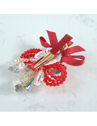 KWIAT Z KRYSZTAŁKAMI KAMIENIE PRZYPINKA OZDOBA...