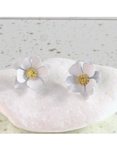 Kolczyki ELEGANCKIE  BIAŁE KWIATKI srebrny sztyft 925