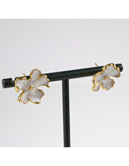 Kolczyki  ze stali chirurgicznej BIAŁE KWIATY  BOHO Lolita Akcesoria