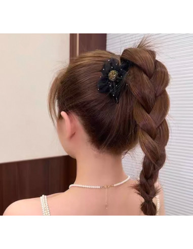 Klamra  Wieczorowa  Połyskujący Czarny Kwiatek...