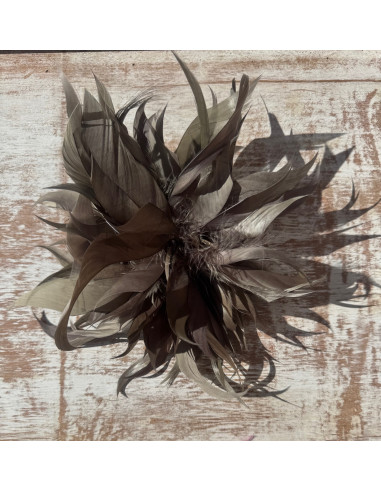 KWIAT Z PIÓR  BROSZKA PRZYPINKA PIÓRA  LOLITA...