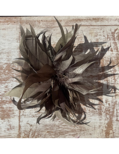 KWIAT Z PIÓR  BROSZKA PRZYPINKA PIÓRA  LOLITA AKCESORIA 14 CM