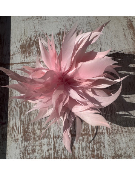 KWIAT Z PIÓR  BROSZKA PRZYPINKA PIÓRA  LOLITA AKCESORIA 14 CM