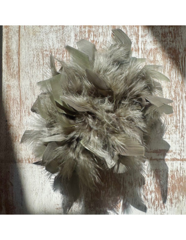 KWIAT Z PIÓR  BROSZKA PRZYPINKA PIÓRA  LOLITA...