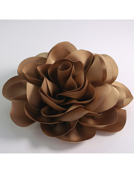 KWIAT Z MATERIAŁU RÓŻA BROSZKA PRZYPINKA LOLITA AKCESORIA 17 cm XL BEŻOWY