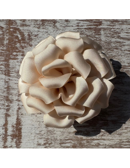 KWIAT Z MATERIAŁU BROSZKA PRZYPINKA LOLITA AKCESORIA 7 CM ECRU