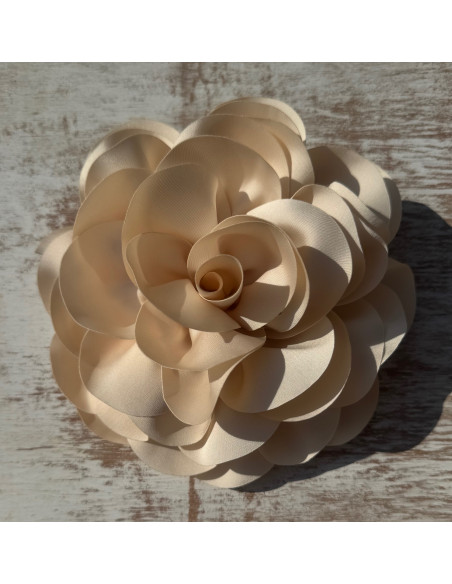 KWIAT Z MATERIAŁU BROSZKA PRZYPINKA LOLITA AKCESORIA 10 CM ECRU