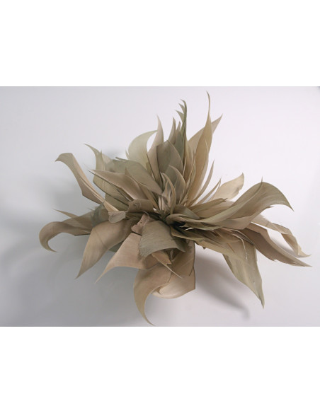 KWIAT Z PIÓR BROSZKA PRZYPINKA PIÓRA LOLITA AKCESORIA 14 CM