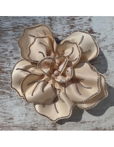 KWIAT Z MATERIAŁU RÓŻA BROSZKA PRZYPINKA LOLITA AKCESORIA 15 CM ECRU