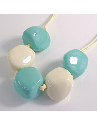 Naszyjnik ecru- błękitny kamienie w stylu BOHO...