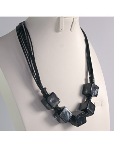 Naszyjnik na sznurku z koralikami w stylu BOHO...