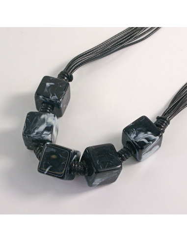 Naszyjnik na sznurku z koralikami w stylu BOHO...