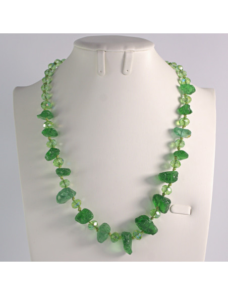 Naszyjnik zielone kamienie z koralikami Lolita Akcesoria