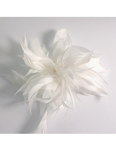 KWIAT Z PIÓR BROSZKA PRZYPINKA PIÓRA LOLITA AKCESORIA 14 CM BIAŁY OFF WHITE