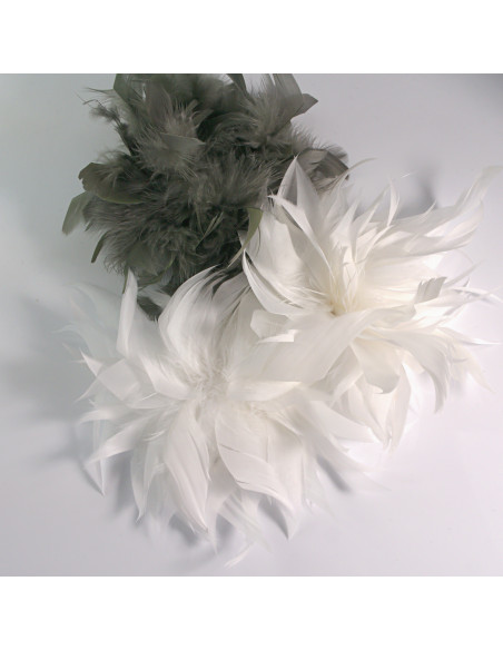 KWIAT Z PIÓR BROSZKA PRZYPINKA PIÓRA LOLITA AKCESORIA 14 CM BIAŁY OFF WHITE
