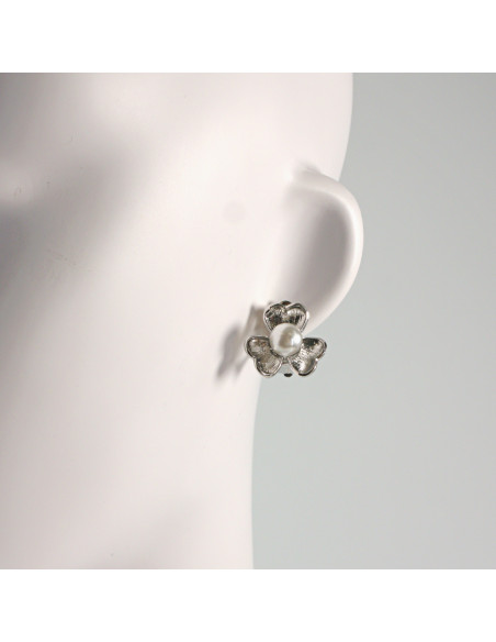 Klipsy do Uszu Lolita Akcesoria Klips do UCHA SREEBRNE KWIATKI Z PEREŁKĄ