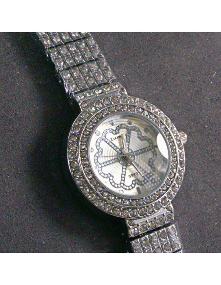 Zegarek damski srebrny z białą tarczą i cyrkoniami Lolita Akcesoria