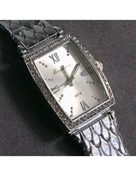 Zegarek damski vintage prostokątny srebrny z białą tarczą Lolita Akcesoria