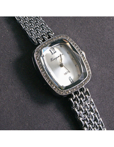 Zegarek damski vintage srebrny z białą tarczą...