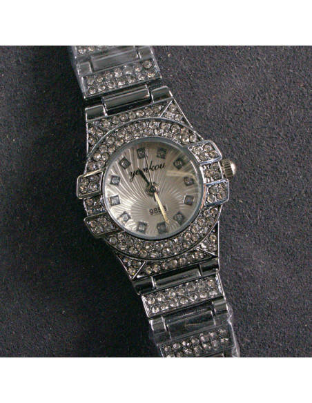 Zegarek damski vintage srebrny z białą tarczą i cyrkonią Lolita Akcesoria