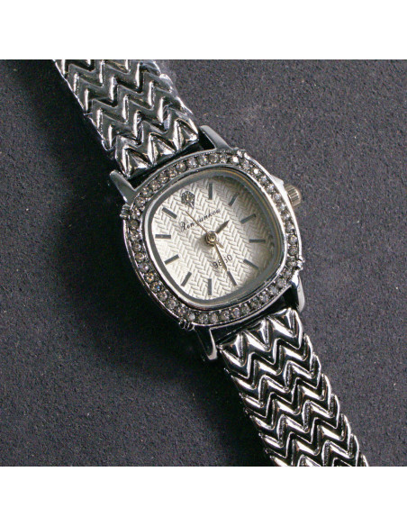 Zegarek damski vintage srebrny z białą tarczą i cyrkonią Lolita Akcesoria