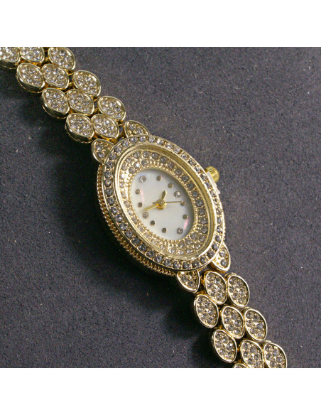 Zegarek damski vintage złoty z białą tarczą i cyrkonią Lolita Akcesoria