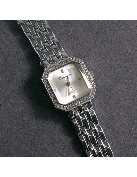 Zegarek damski vintage srebrny z białą tarczą Lolita Akcesoria