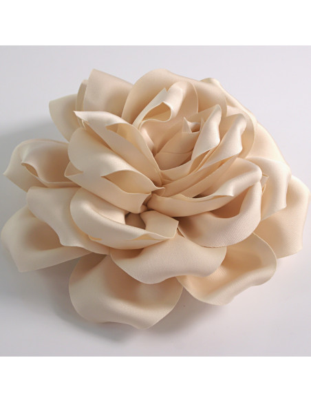 KWIAT Z MATERIAŁU BROSZKA PRZYPINKA LOLITA AKCESORIA 14 CM BEŻ ECRU