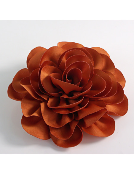 KWIAT Z MATERIAŁU RÓŻA BROSZKA PRZYPINKA LOLITA AKCESORIA 10 CM BRĄZOWY