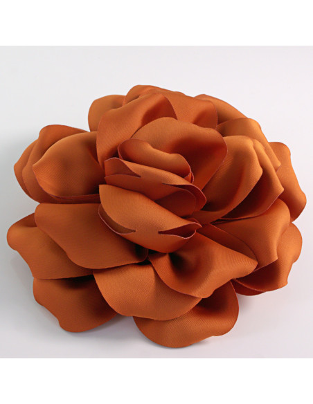 KWIAT Z MATERIAŁU RÓŻA BROSZKA PRZYPINKA LOLITA AKCESORIA 14 CM BRĄZOWY