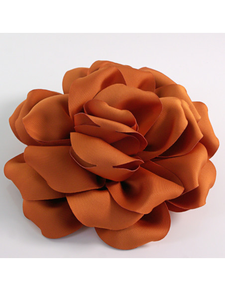 KWIAT Z MATERIAŁU RÓŻA BROSZKA PRZYPINKA LOLITA AKCESORIA 14 CM BRĄZOWY