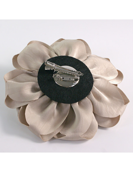 KWIAT Z MATERIAŁU RÓŻA BROSZKA PRZYPINKA LOLITA AKCESORIA 14 CM PIASKOWY