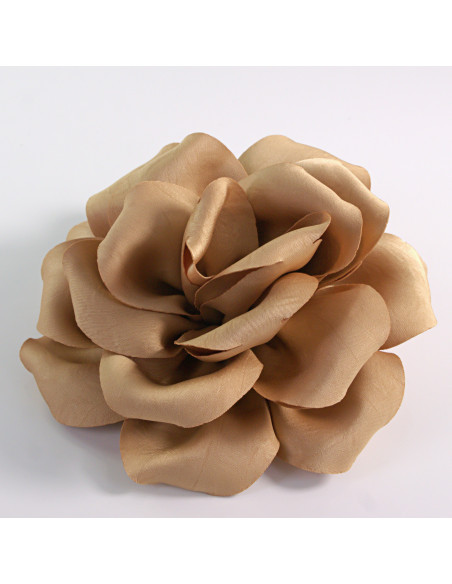 KWIAT Z MATERIAŁU RÓŻA BROSZKA PRZYPINKA LOLITA AKCESORIA 14 CM BEŻOWY