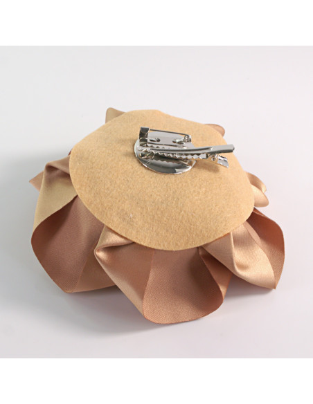 KWIAT Z MATERIAŁU RÓŻA BROSZKA PRZYPINKA LOLITA AKCESORIA 12 CM BEŻOWY