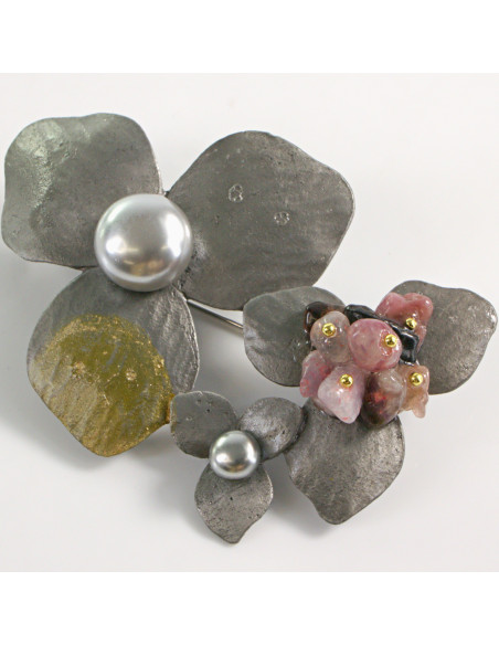 KLASYCZNA BROSZKA BROSZA GALERYJNA  TRZY KWIATY z PERŁĄ Lolita Accessories