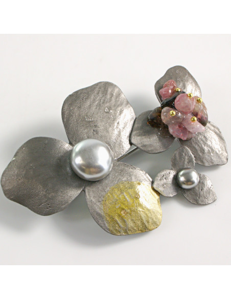 KLASYCZNA BROSZKA BROSZA GALERYJNA  TRZY KWIATY z PERŁĄ Lolita Accessories