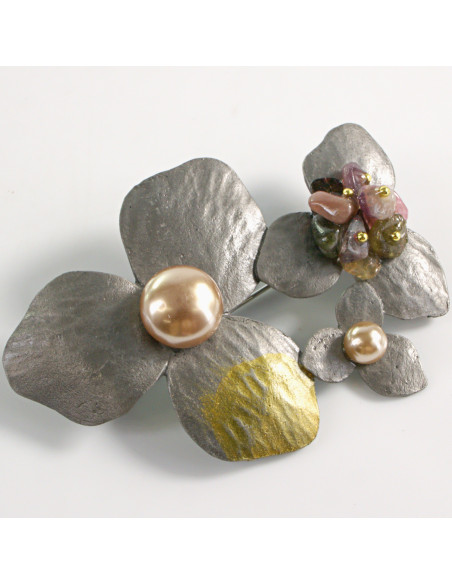 KLASYCZNA BROSZKA BROSZA GALERYJNA  TRZY KWIATY z PERŁĄ Lolita Accessories