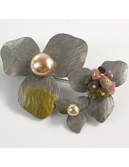 KLASYCZNA BROSZKA BROSZA GALERYJNA  TRZY KWIATY z PERŁĄ Lolita Accessories
