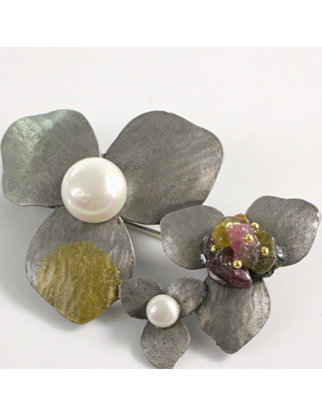 KLASYCZNA BROSZKA BROSZA GALERYJNA  TRZY KWIATY z PERŁĄ Lolita Accessories