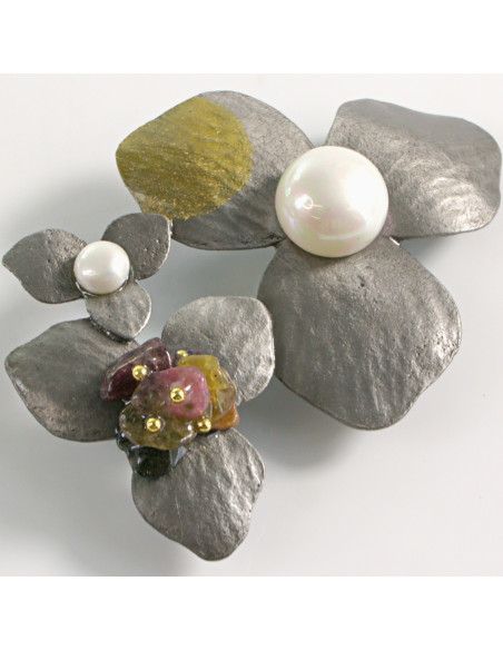 KLASYCZNA BROSZKA BROSZA GALERYJNA  TRZY KWIATY z PERŁĄ Lolita Accessories